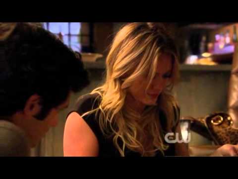 Gossip.Girl.S03E09-Dan, Vanessa and Olivia kissing