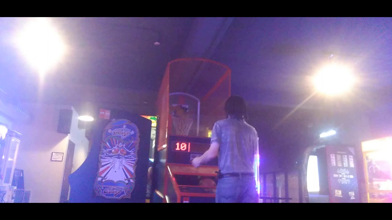 Super Shot Basketball game @Gophers Grill