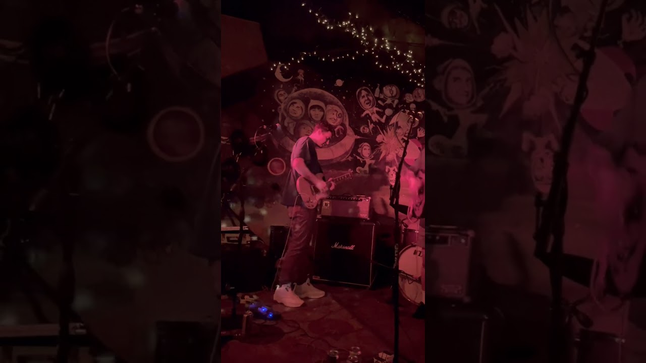 Moon Poodle playing the 76ers Anthem: 10, 9, 8, 76ers