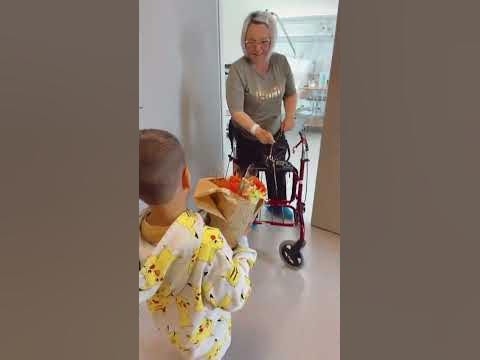 Внук встретил бабулю после операции ️ ️ ️ #швеция #жизньвшвеции #sweden ...