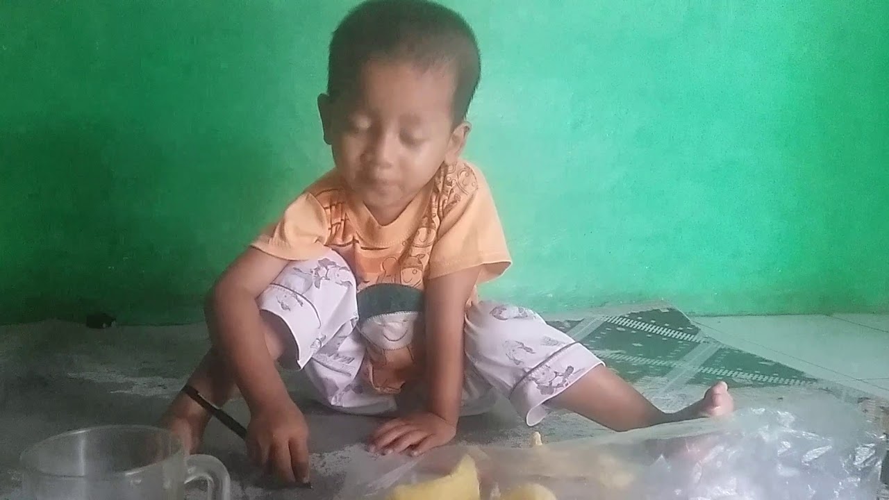 Anak Kecil Kentutlucu Bgt Bunyi Kentut Nya Youtube