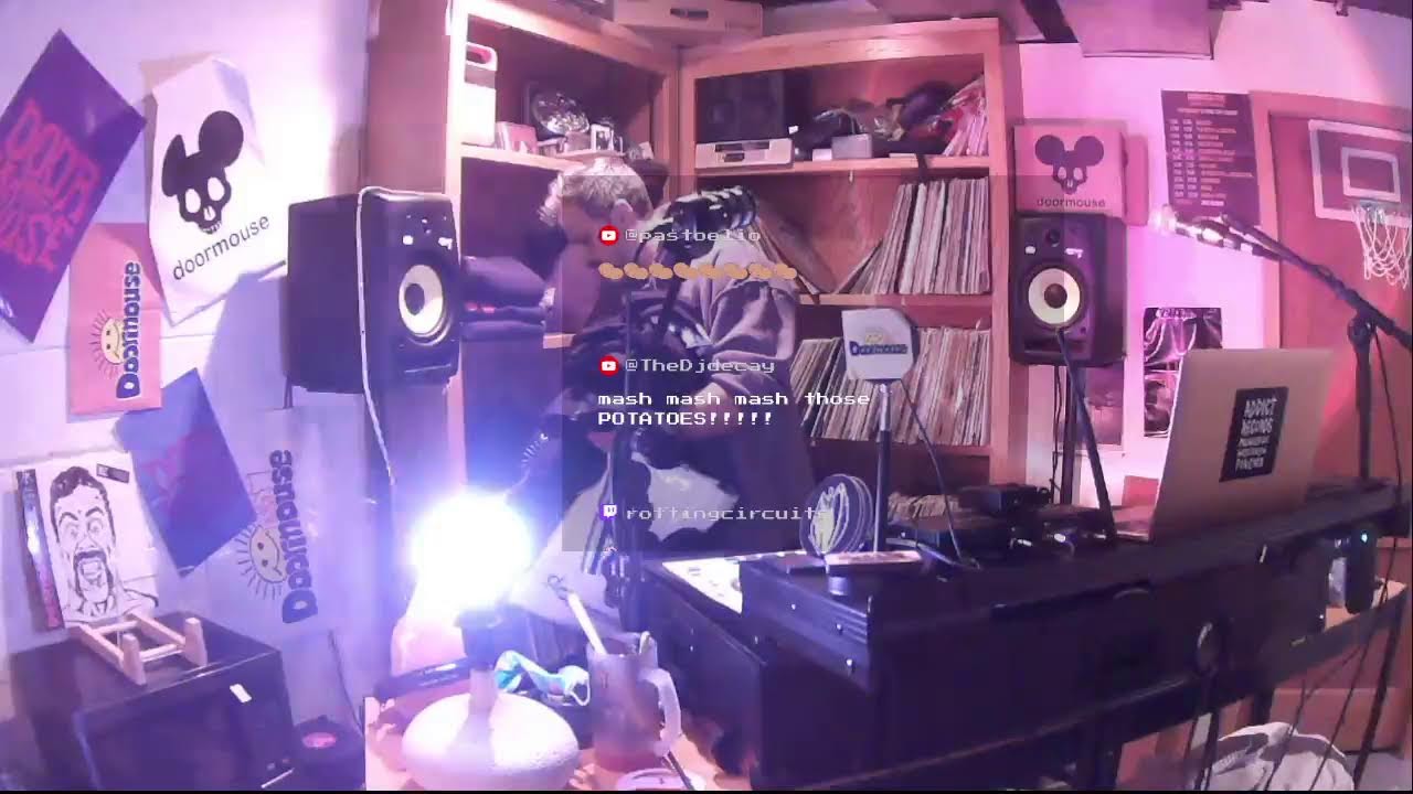 PACKING ORDERS AND DOCUMENTING COLLAPSE IN REAL TIME