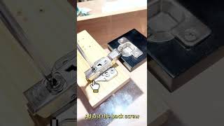 let‘s use 3d adjust method to make the hinge in right way