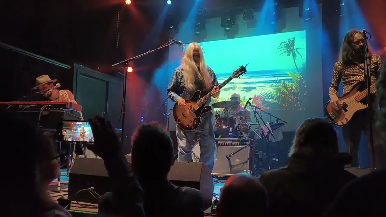 Young Gun Silver Fox -Winners -Live 14 Nov 2025 Madrid, Villanos