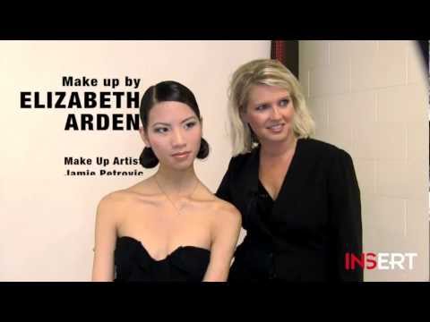 Video: Elizabeth Arden’in Sekiz Saatlik Kremi, herkes hakkında konuşuyor.