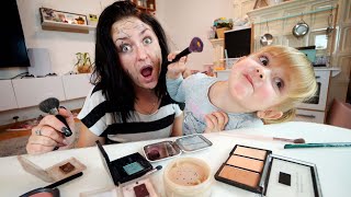 Arianka Mi Dělá Make-Up