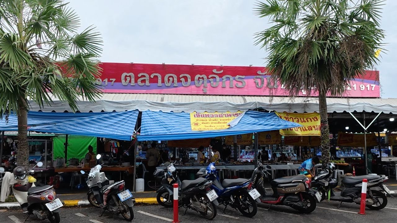 พาชม ตลาดจตุจักร จันทบุรี จำหน่ายอุปกรณ์โทรศัพท์มือถือ เสื้อผ้า สินค้าแฟชั่น และอาหาร