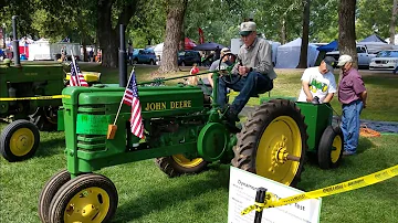 Kolik HP má sekačka John Deere H?