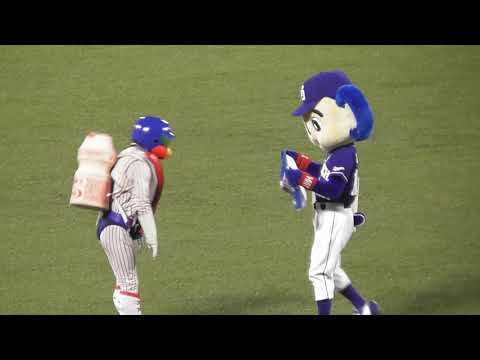 トルクーヤ号泣！ドアラがタオルをプレゼント！2020.10.23 プロ野球ヤクルトスワローズvs中日ドラゴンズ at 神宮球場
