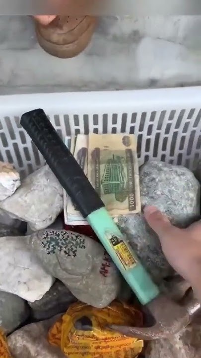 1500-renminbi-jade-stone-cutting-crystals-carbonite-agate