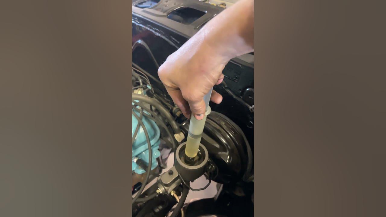 One person brake bleeding #automotive #brake - YouTube