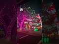 House goes all out with Christmas light display 🎄🏡          🎥: Viralhog