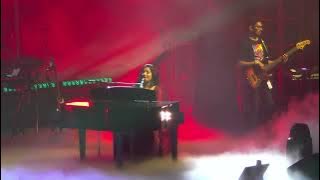 Kaise Mujhe tum || Ghajini || Shreya Ghoshal Live Concert video