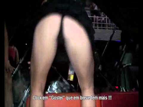 Por baixo da saia jeans no ponto de onibus do james campos 7