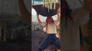 【高千穂神社の夜神楽】タヂカラオノミコトが天岩戸の隙間をこじ開けて、投げ飛ばすシーン。#神楽 #高千穂 #神社 #shrine #shorts