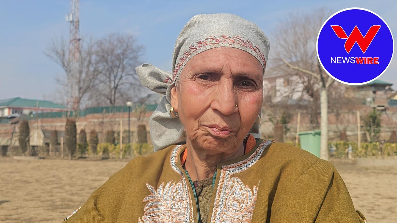 MLA's Ne Hamare Vote Hasil Kar K Apni Tankhahen Badyi, Lekin Ham Abhi B Hazar Rupyon Par ???