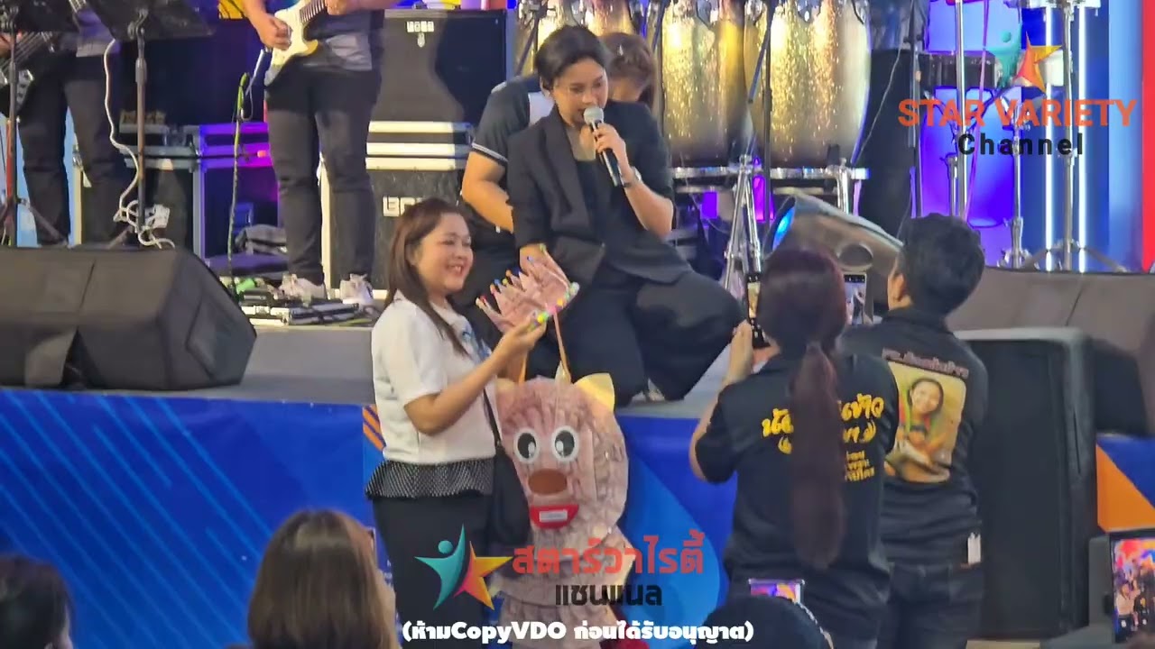 คลิปเต็มๆยาวๆน้องต้นข้าวร้องเพลง ที่งานสัปดาห์สะพานข้ามแม่น้ำแคว บูธโตโยต้า ที่ จ.กาญจนบุรี