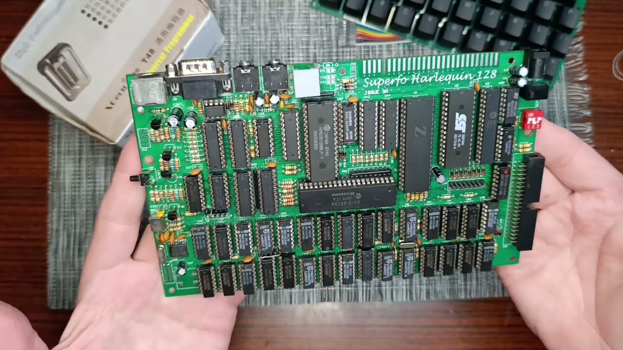 ZX Spectrum Superfo Harlequin 128 Issue 3H. (part1), įžanga. - YouTube