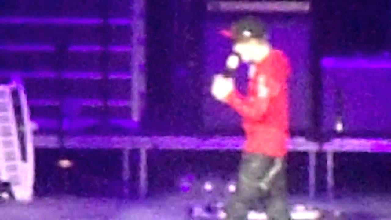 justin bieber talking about his hurt knee 11/11/10 YouTube