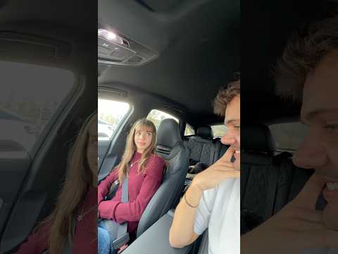 Was hängt da an der Tasche meiner Schwester? 😂