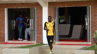 HUYU HAPA MCHEZAJI MPYA WA YANGA SC AKITAMBULISHWA HAPA/S