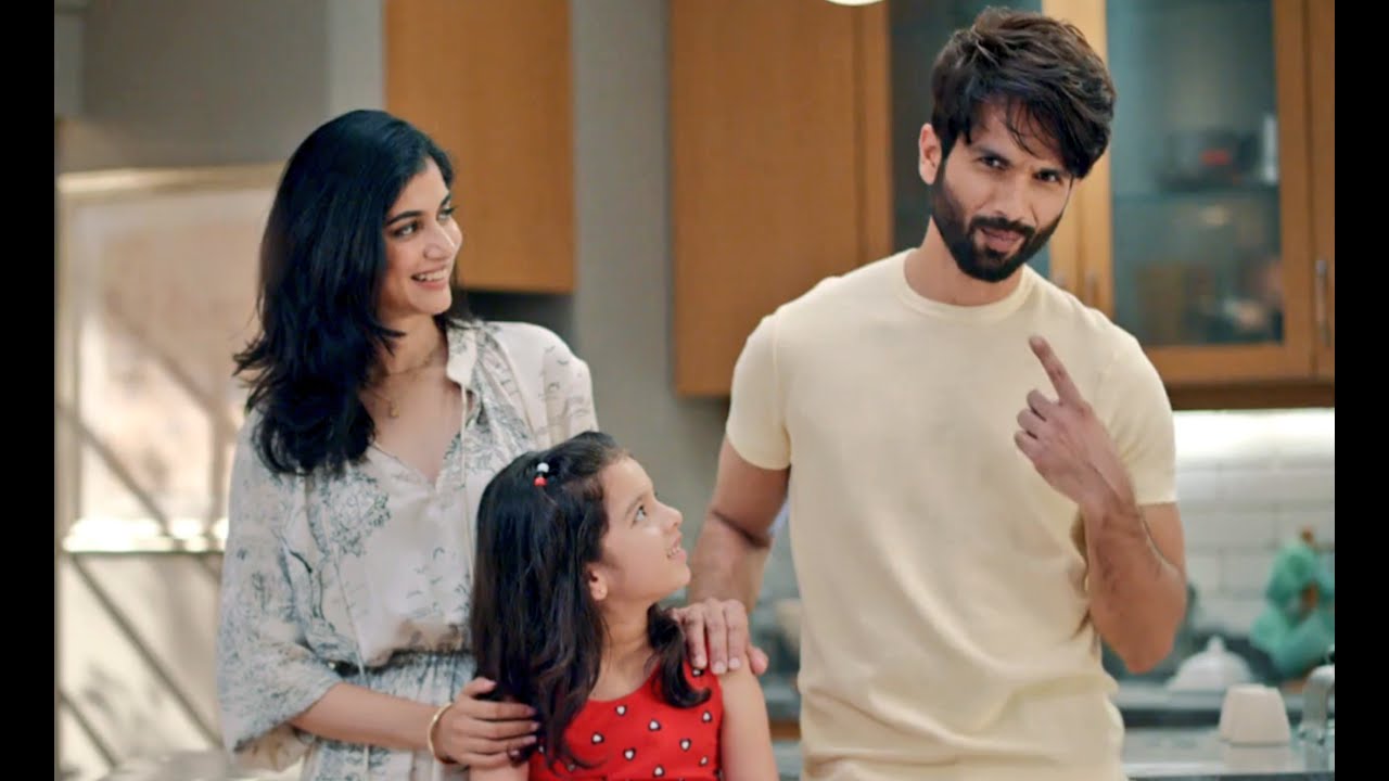 SHAHID KAPOOR WITH COLGATE INDIA AD shahidkapoor colgate 
