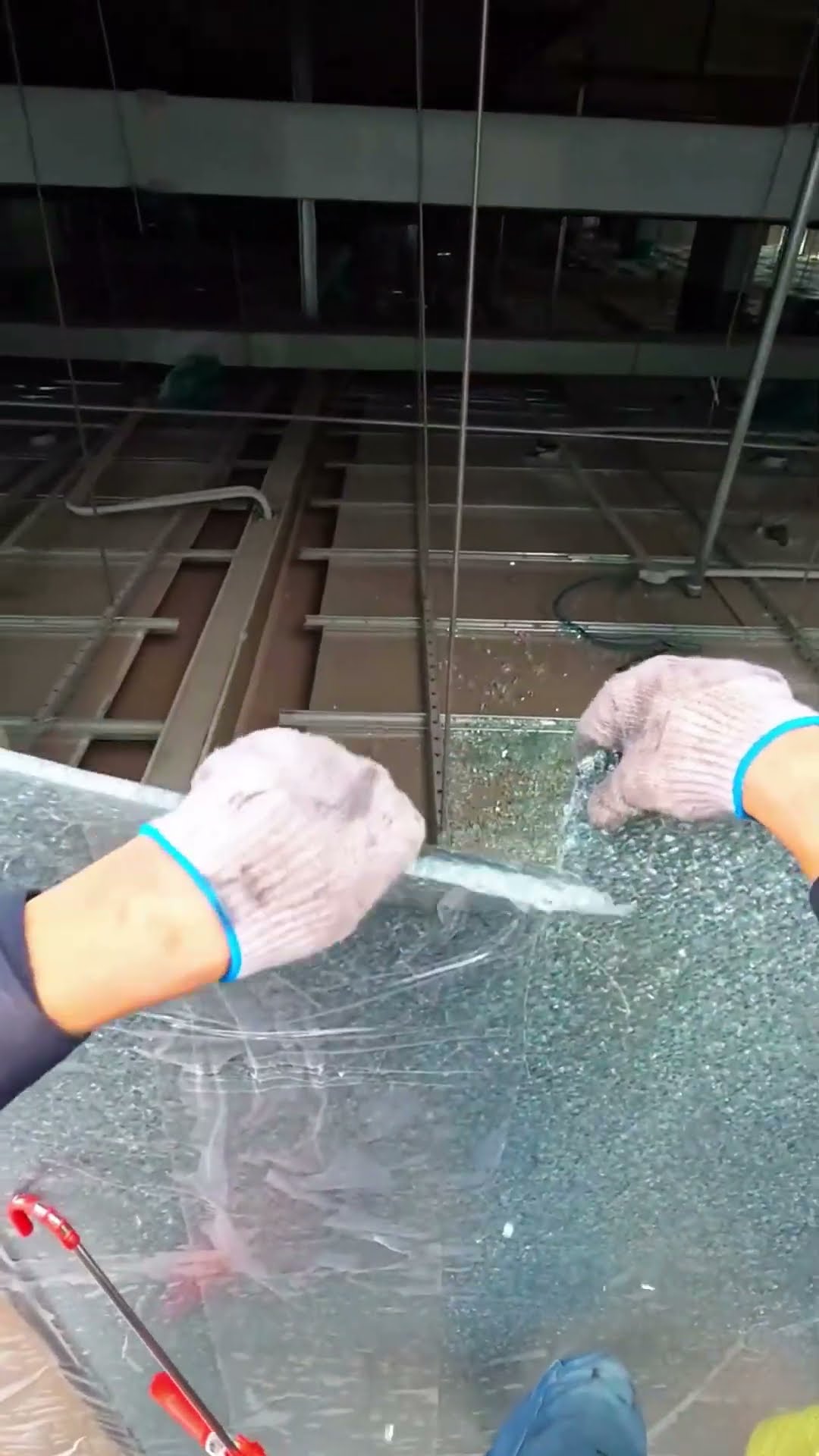 High rise glass replacement process- Good tools and machinery make work easy