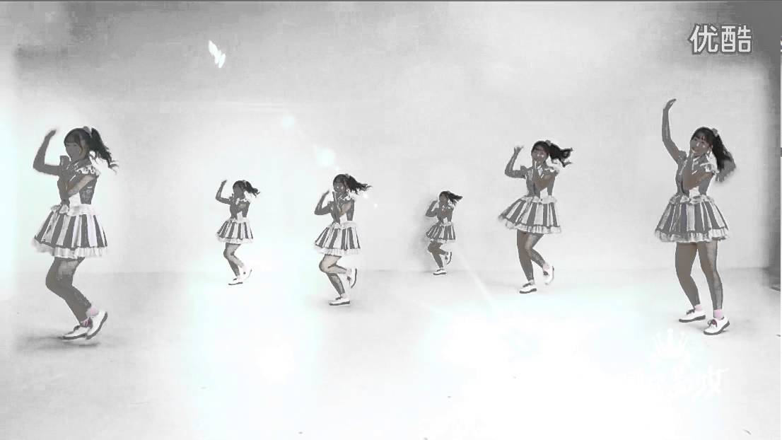 《国民美少女》 SNH48 周怡 - YouTube