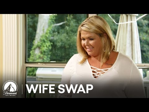 'Why Are They Bowing?' 🤨 Wife Swap Sneak Peek