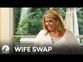 'Why Are They Bowing?' 🤨 Wife Swap Sneak Peek