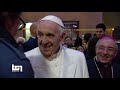 Papa Francesco interrompe la diretta Tg1 e ringrazia il giornalista per il servizio in Bangladesh
