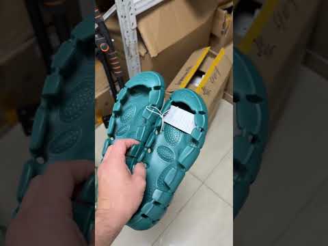 Видео: 3 способа носить Crocs