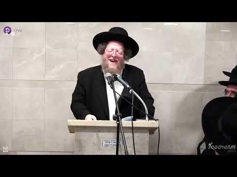 ראש ישיבת עטרת שלמה הגרש״ב סורוצקין ממרר בבכי בהלווית אמו כעת בשמגר בהשתתפות אלפים.