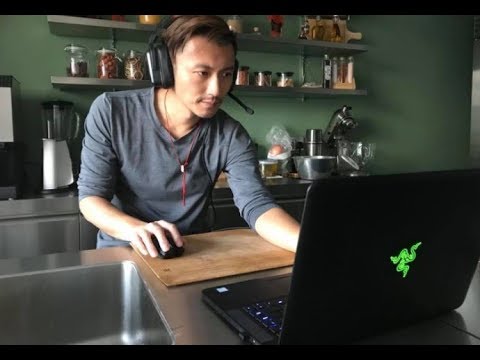 謝霆鋒打機都要喺廚房　砧板當mouse pad係咩玩法？