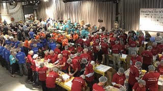 Thousands of New Yorkers Remember 9/11 By Packing Meals for Homeless