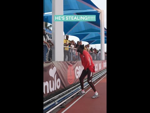 He Stealin!!!