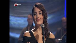 Mine Geçili Bir Demet Yasemen