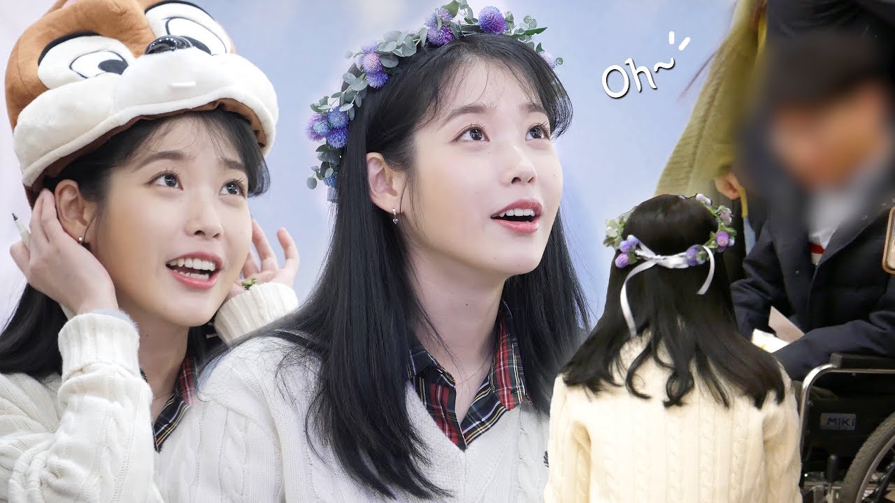 아이유의 대화 모습 하이라이트 IU talks to a fan, highlight, smile : 팬사인회 fansign event 191128