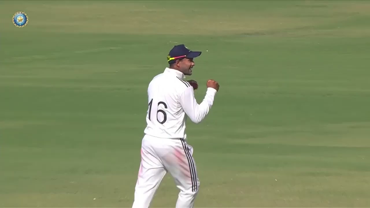 👌👌 Shams Mulani dismisses the set Abishek Porel (82) & Anshul Kamboj in the same over 🙌 