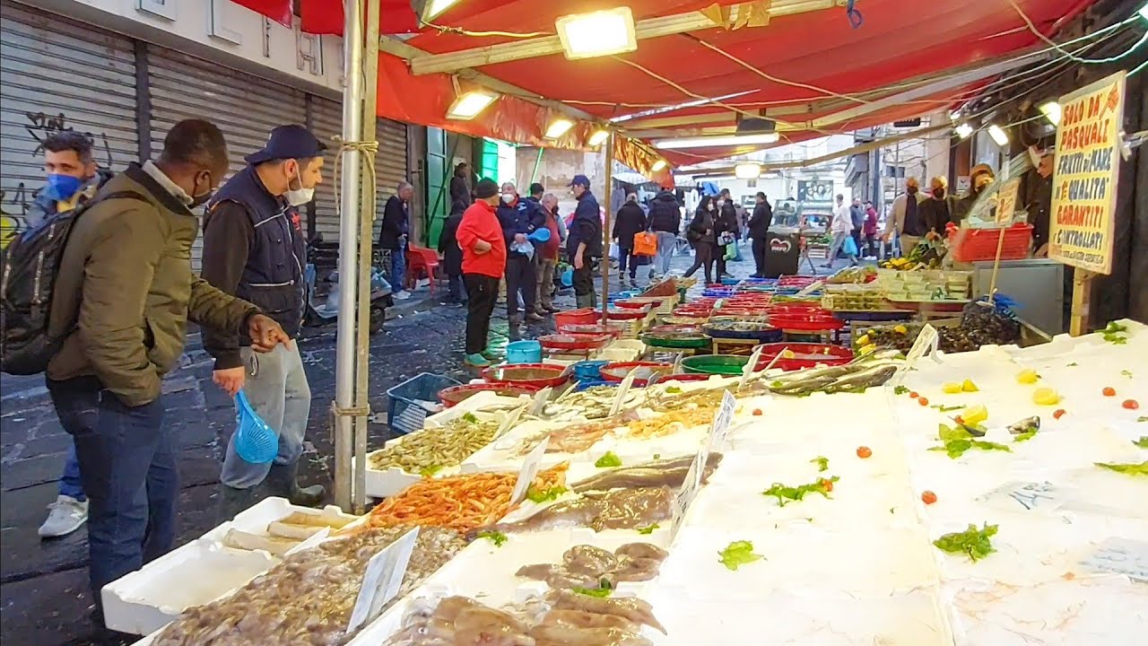 Napoli🇮🇹Walking Tour In the Porta Nolana Market Febbraio 2022