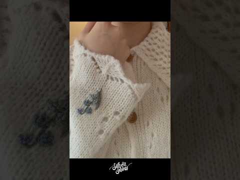<strong>소매</strong> 위에 작은 은방울꽃을 수놓았어요🤍 #embroidery #handbroidery #knittig#flowers