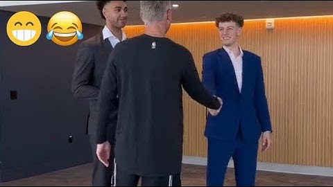 Steve Kerr’s hilarious handshake with rookie Brandin Podziemski has the Internet  cracking up