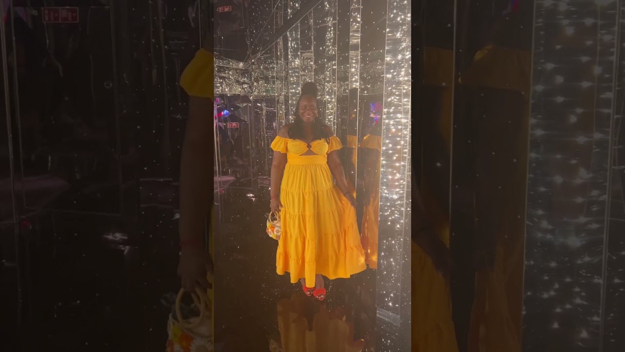 I love THE MANOR hallway on VV Cruise