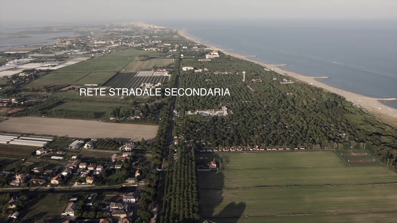 LAND OF CONTRAST | HORIZONTAL METROPOLIS OF VENICE