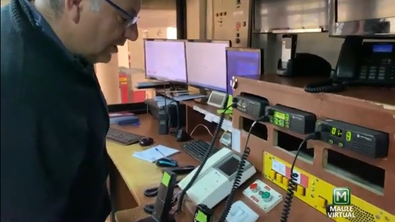 REPORTAJE: Conocimos la central de alarmas y comunicaciones del cuerpo de bomberos de Linares.