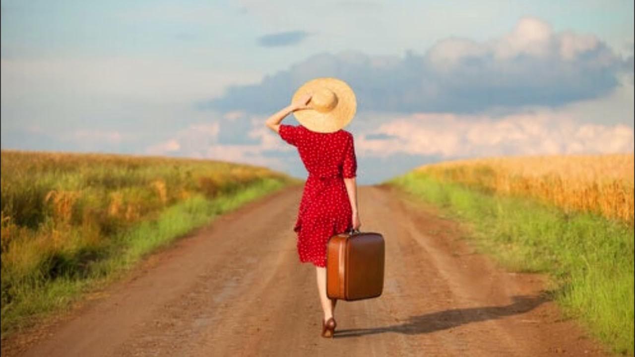 мужчина уходит с чемоданом. мужик с чемоданом. ухожу с чемоданом. уходит с чемоданом. ухожу с чемоданом.