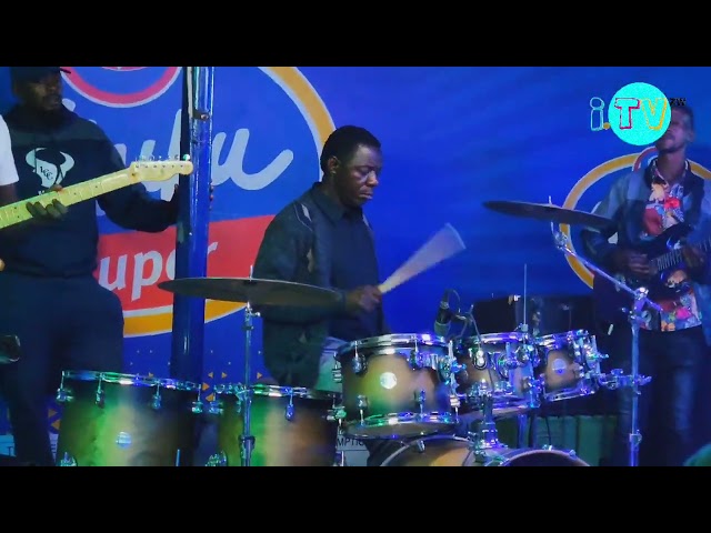 Alick Macheso Incredible Drumming Skills On Stage Achipedza Basa Nhasi kuWarren Park🔥 class=