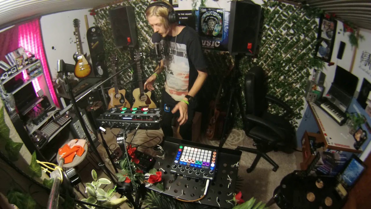 Sleduj Boss RC 505 Record IN TRACK FX! TUTORIAL + Novation Circuit RICK HAVENSTEIN (finally a VIDEO!) na YouTube