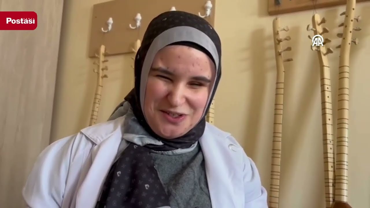 Görme engelli Mukaddes öğretmen öğrencilerine 