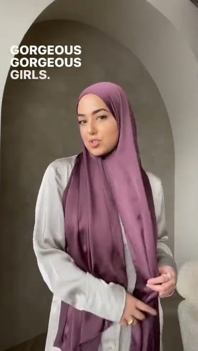 Gorgeous girls wears satin hijabs 😉